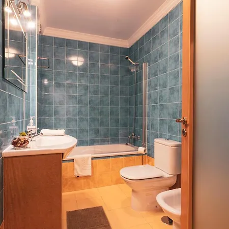 13 - Great Location Апартаменты *